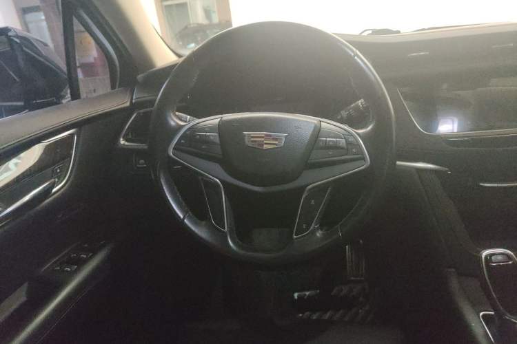 Used Cadillac XT5 2016 28T Four-Wheel Drive Luxury Model Steering Wheel