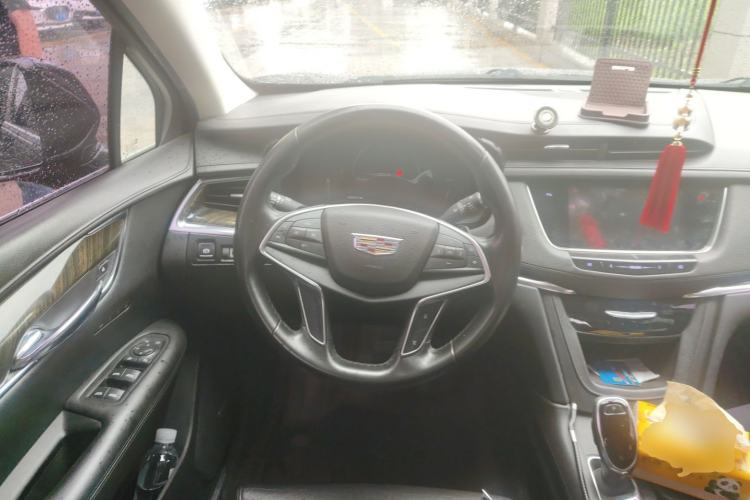 Used Cadillac XT5 2016 25T Luxury Model Steering Wheel