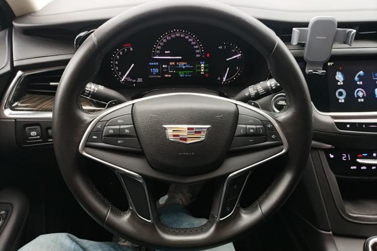 Used Cadillac XT5 2016 25T Luxury Model Steering Wheel