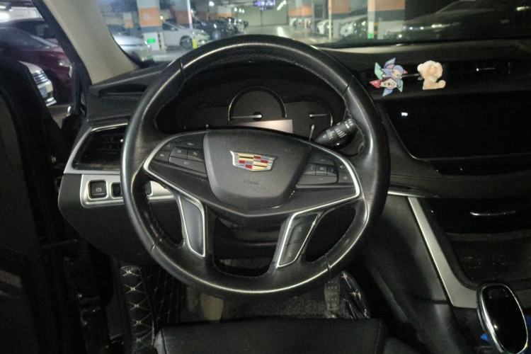 Used Cadillac XT5 2016 25T Luxury Model Steering Wheel