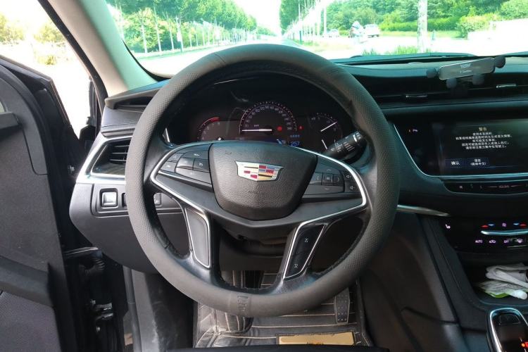 Used Cadillac XT5 2016 25T Luxury Model Steering Wheel