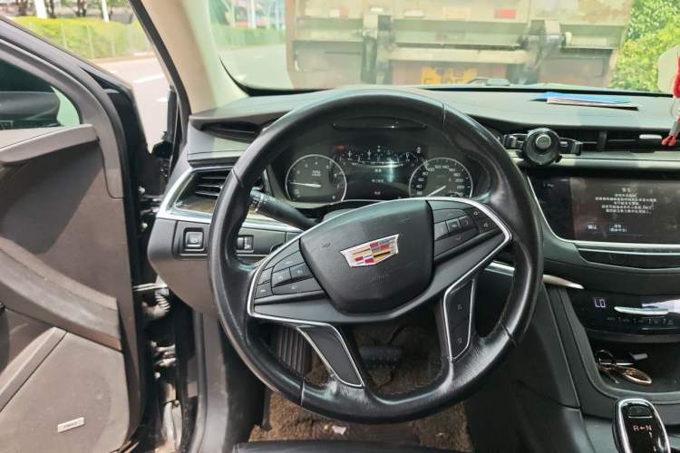 Used Cadillac XT5 2016 25T Luxury Model Steering Wheel