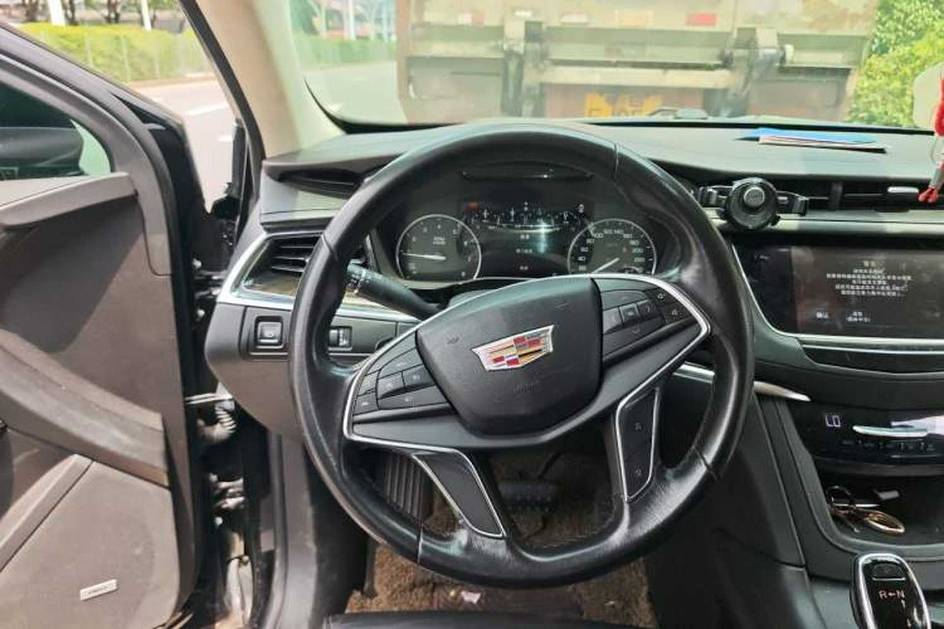 Used Cadillac XT5 2016 25T Luxury Model Steering Wheel