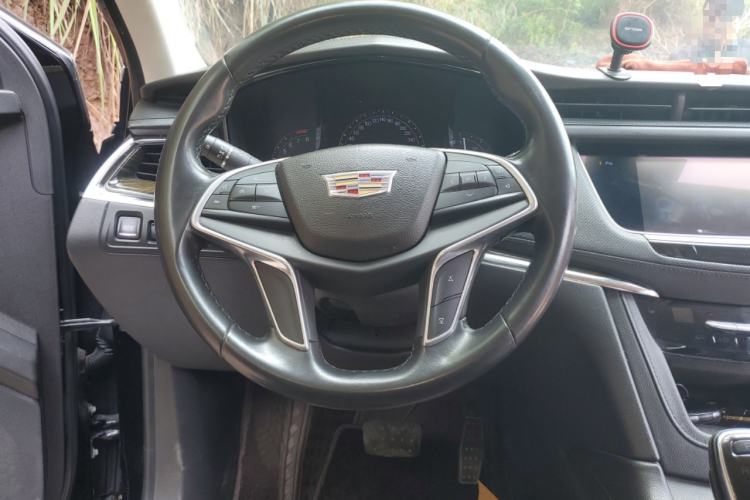 Used Cadillac XT5 2016 28T Four-Wheel Drive Luxury Model Steering Wheel