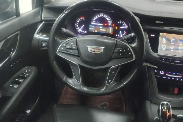 Used Cadillac XT5 2016 25T Luxury Model Steering Wheel