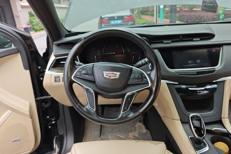 Used Cadillac XT5 2016 25T Tech Edition Steering Wheel