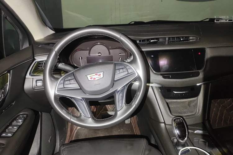 Used Cadillac XT5 2016 25T Luxury Model Steering Wheel