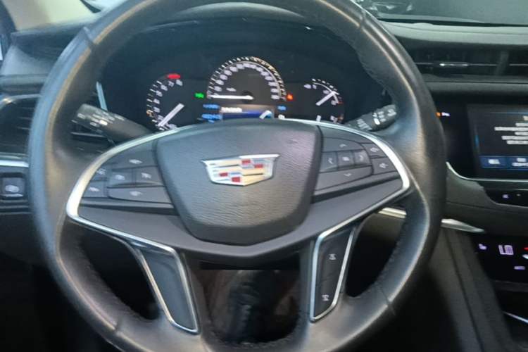 Used Cadillac XT5 2016 25T Luxury Model Steering Wheel