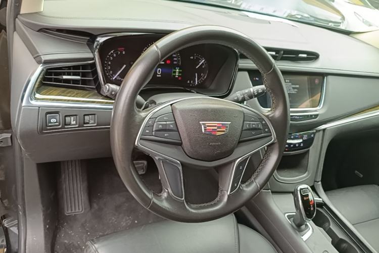 Used Cadillac XT5 2016 25T Luxury Model Steering Wheel