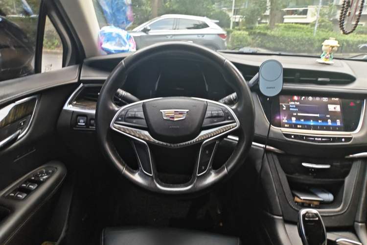 Used Cadillac XT5 2016 28T Four-Wheel Drive Luxury Model Steering Wheel