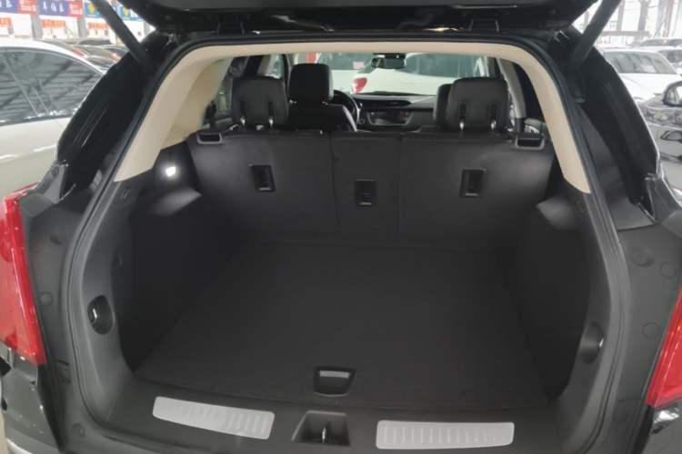 Used Cadillac XT5 2016 25T Luxury Model Trunk
