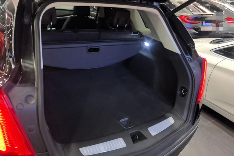 Used Cadillac XT5 2016 25T Luxury Model Trunk