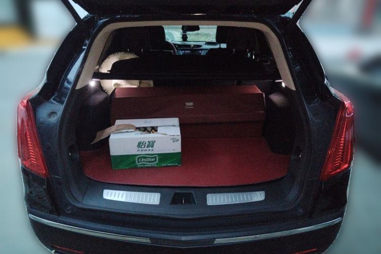 Used Cadillac XT5 2016 25T Luxury Model Trunk
