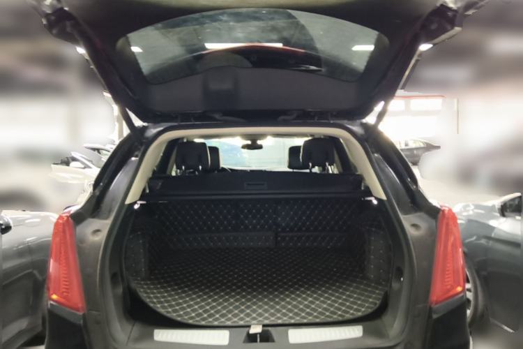 Used Cadillac XT5 2016 25T Luxury Model Trunk