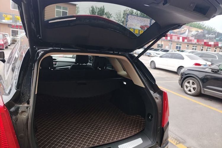 Used Cadillac XT5 2016 25T Luxury Model Trunk