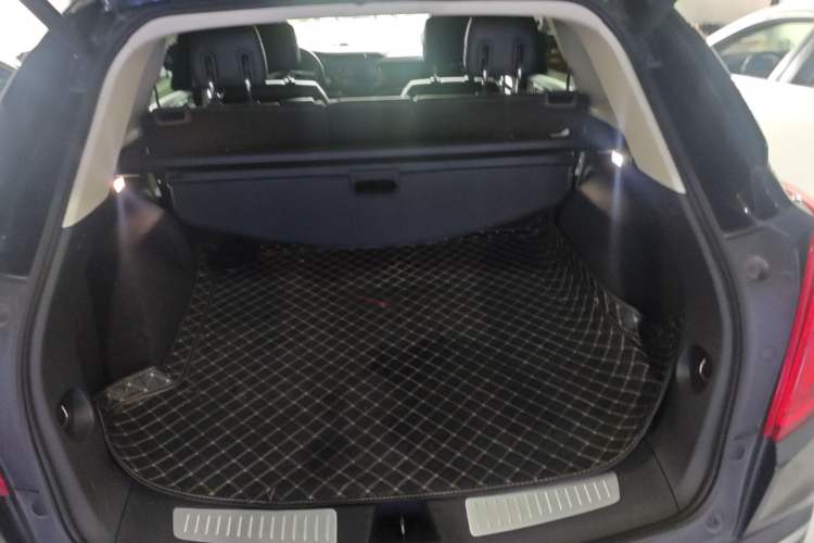 Used Cadillac XT5 2016 25T Luxury Model Trunk