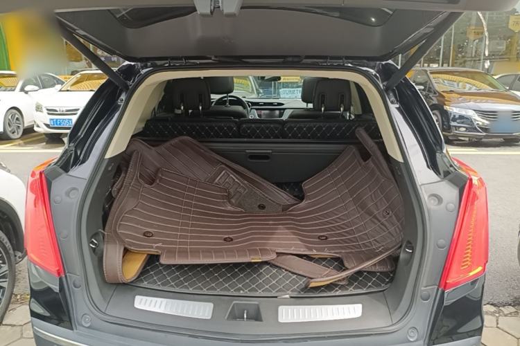 Used Cadillac XT5 2016 25T Luxury Model Trunk