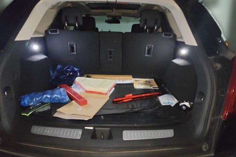 Used Cadillac XT5 2016 25T Luxury Model Trunk
