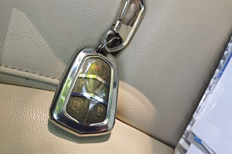 Used Cadillac XT5 2016 28T Four-Wheel Drive Tech Version Vehicle Key