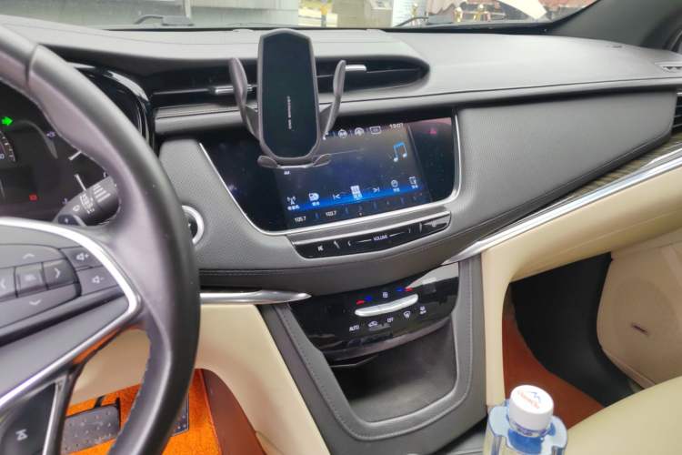 Used Cadillac XT5 2016 25T Tech Edition Audio And AC Panel
