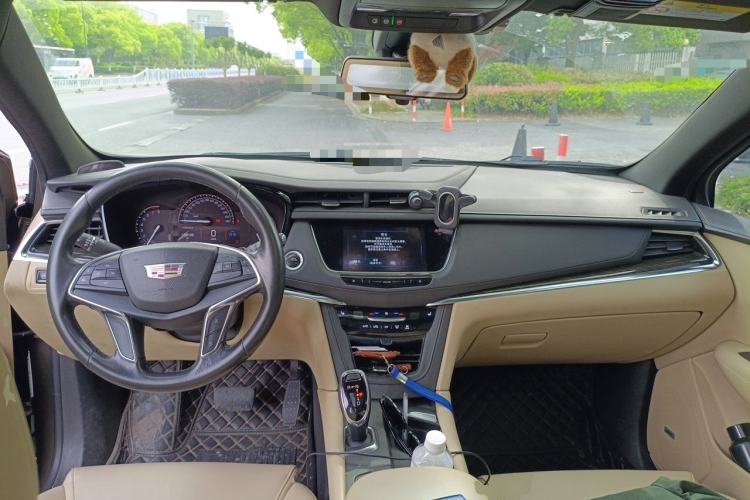 Used Cadillac XT5 2016 28T Four-Wheel Drive Tech Version Center Console