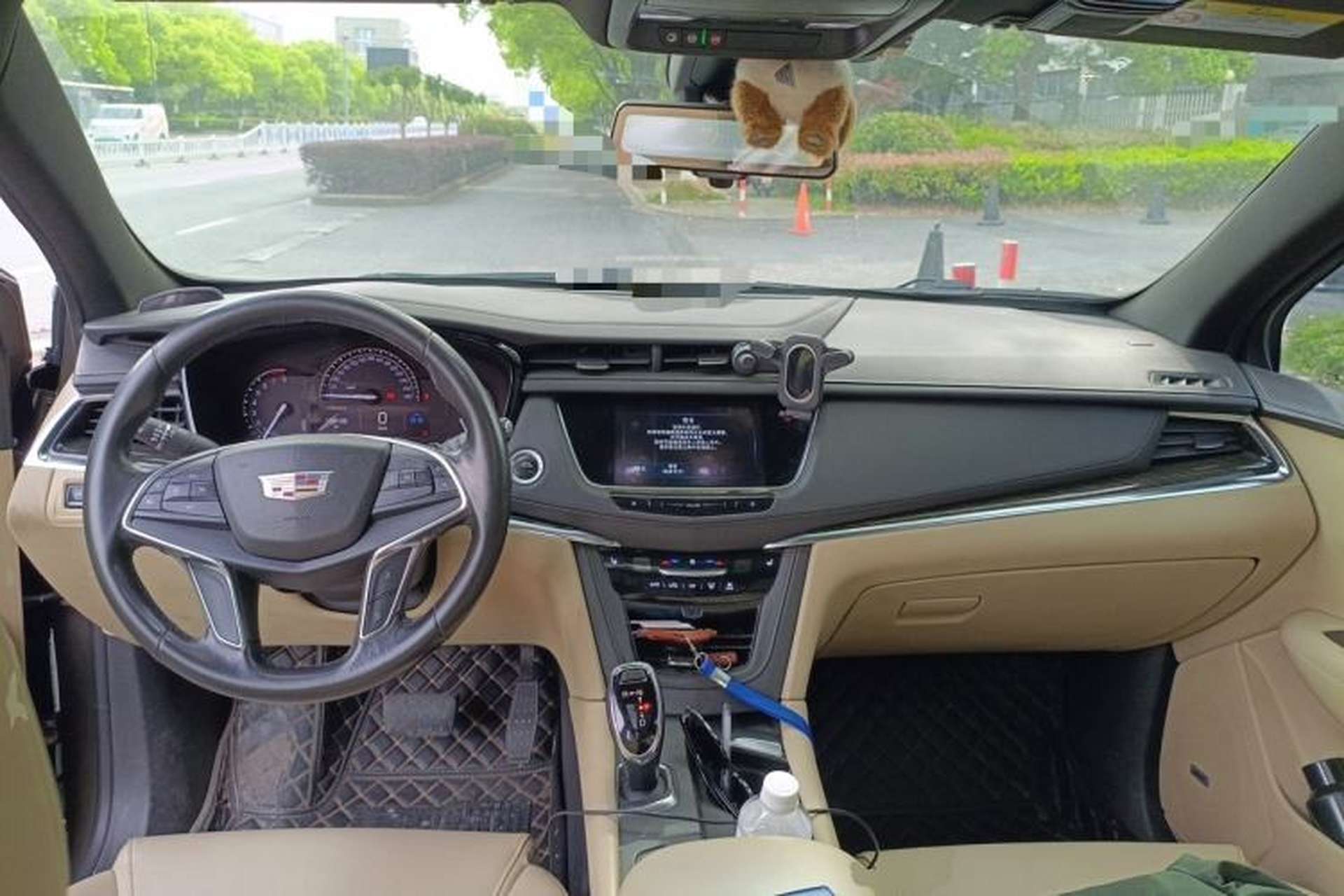 Used Cadillac XT5 2016 28T Four-Wheel Drive Tech Version Center Console