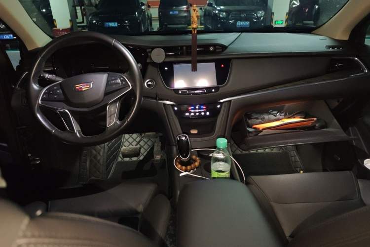 Used Cadillac XT5 2016 28T Four-Wheel Drive Luxury Model Center Console