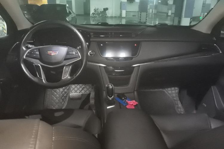 Used Cadillac XT5 2016 25T Luxury Model Center Console