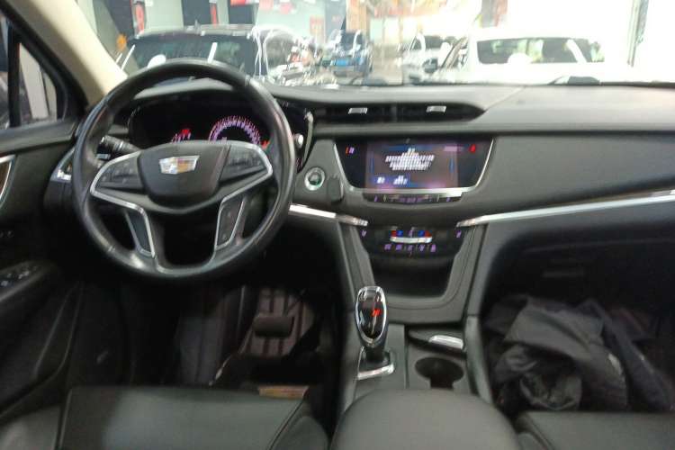 Used Cadillac XT5 2016 25T Luxury Model Center Console