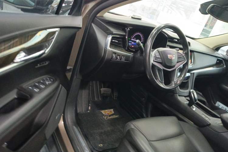 Used Cadillac XT5 2016 25T Luxury Model Driver Seat