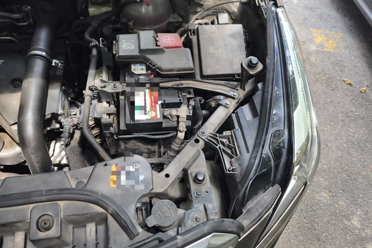 Used Cadillac XT5 2016 28T Four-Wheel Drive Tech Version Engine Bay Left