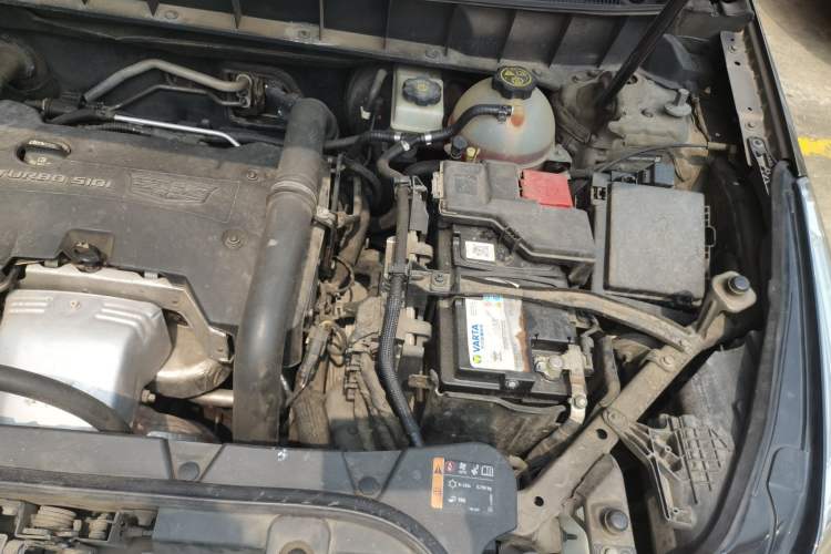 Used Cadillac XT5 2016 28T Four-Wheel Drive Luxury Model Engine Bay Left