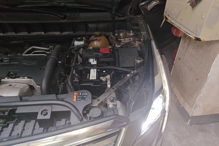 Used Cadillac XT5 2016 25T Luxury Model Engine Bay Left