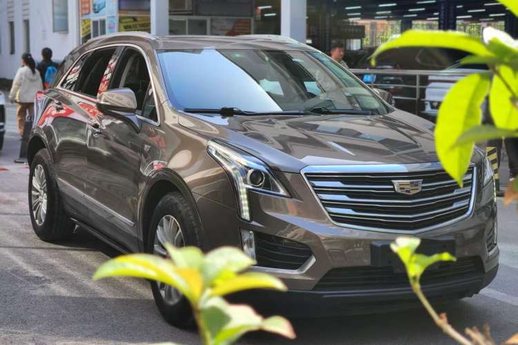 Used Cadillac XT5 2016 25T Luxury Model Front Right 45 Deg