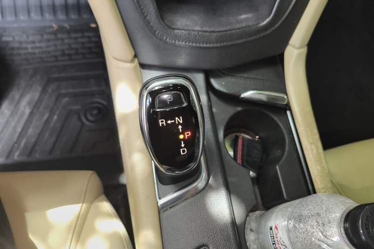 Used Cadillac XT5 2016 28T Four-Wheel Drive Tech Version Gear Lever