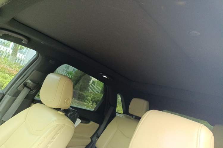 Used Cadillac XT5 2016 28T Four-Wheel Drive Tech Version Headliner