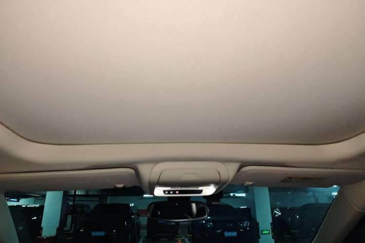 Used Cadillac XT5 2016 28T Four-Wheel Drive Luxury Model Headliner