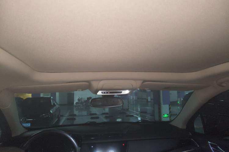 Used Cadillac XT5 2016 25T Luxury Model Headliner