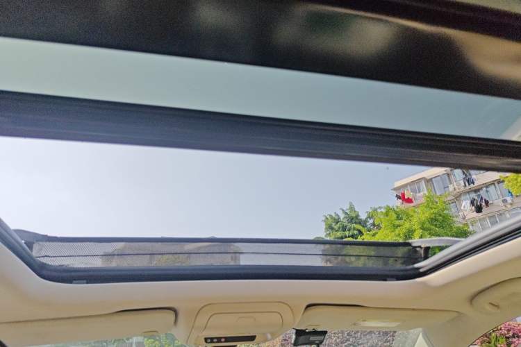 Used Cadillac XT5 2016 25T Luxury Model Headliner