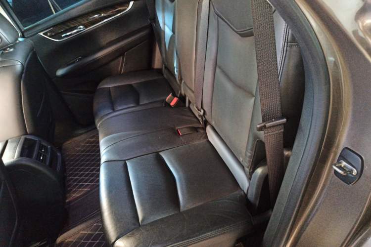Used Cadillac XT5 2016 25T Luxury Model Interior 4