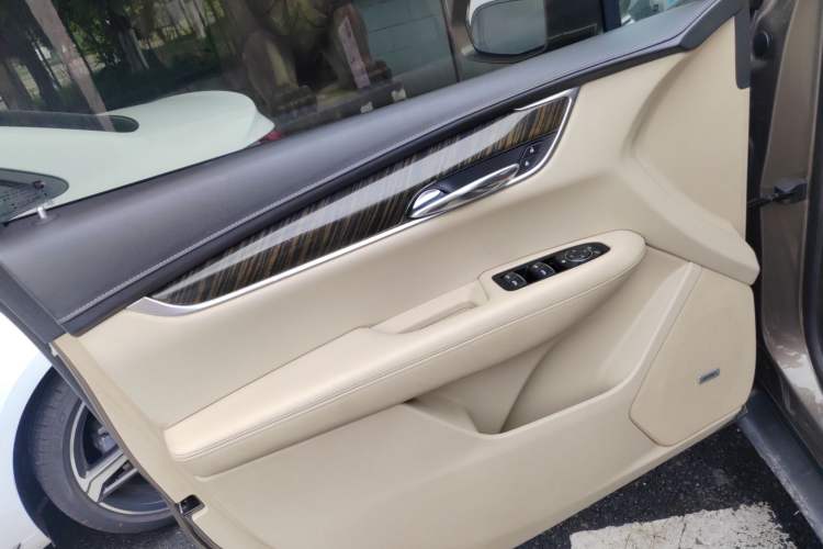 Used Cadillac XT5 2016 25T Tech Edition Left Front Door Interior