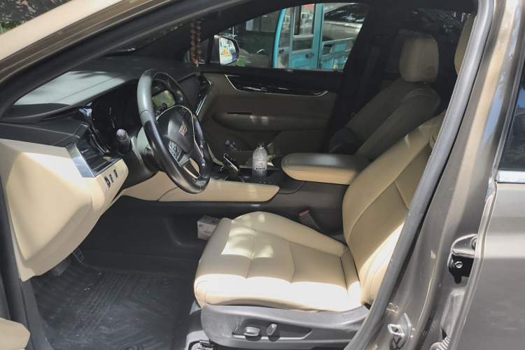 Used Cadillac XT5 2016 28T Four-Wheel Drive Tech Version Left Front Seat