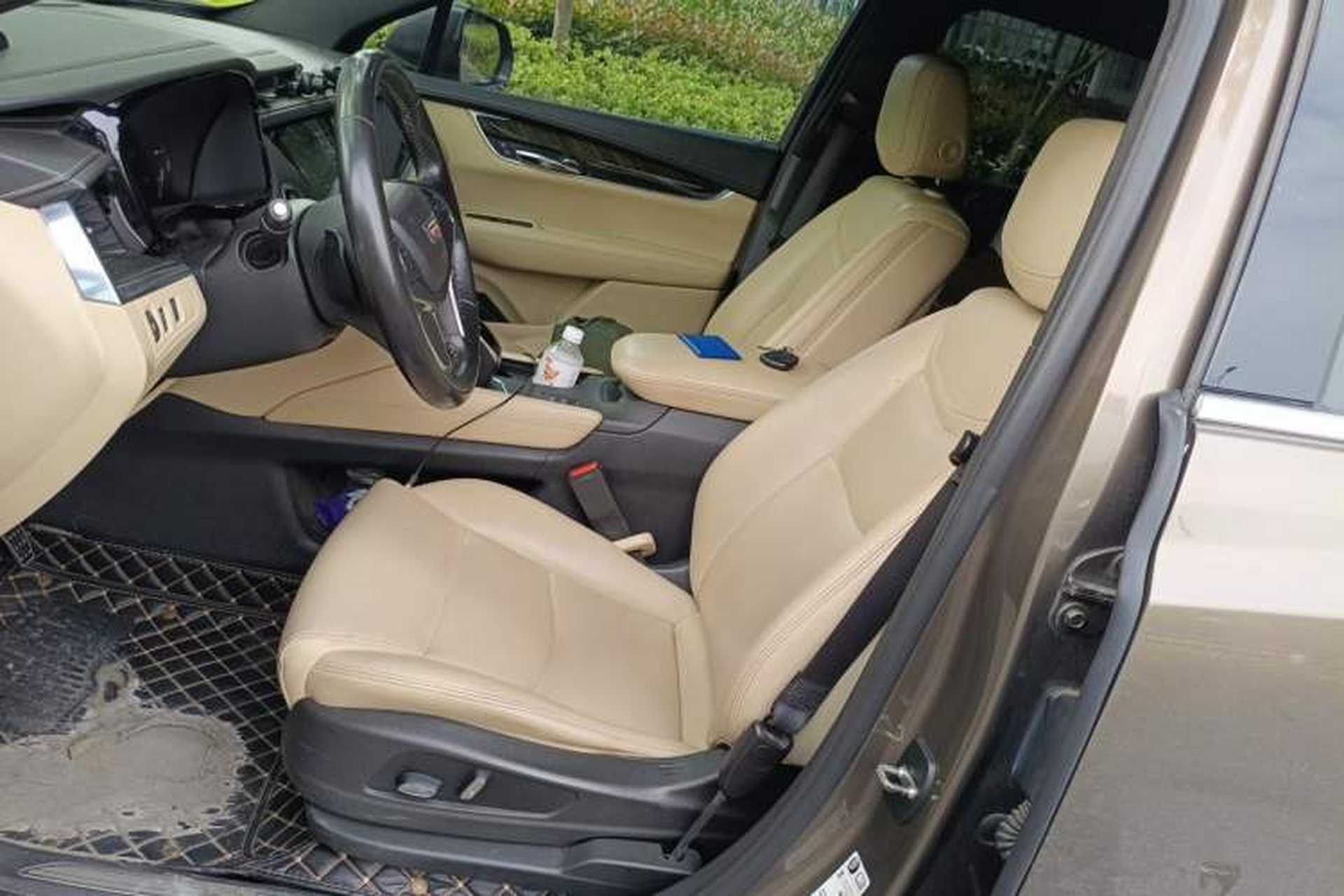 Used Cadillac XT5 2016 28T Four-Wheel Drive Tech Version Left Front Seat