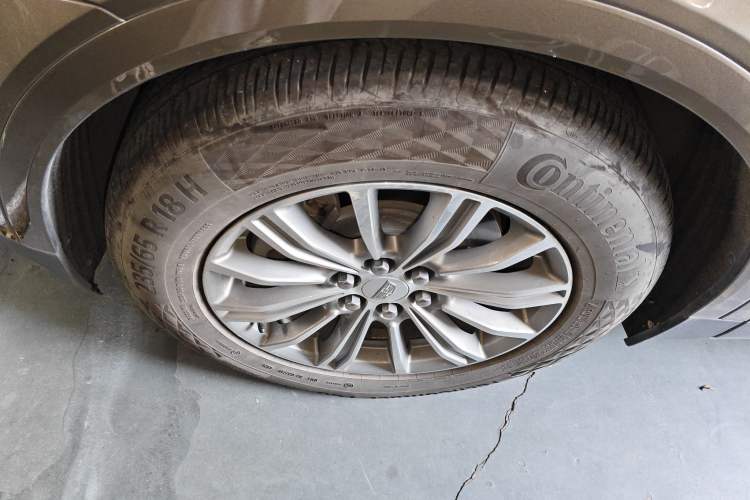 Used Cadillac XT5 2016 25T Luxury Model Left Front Wheel Hub