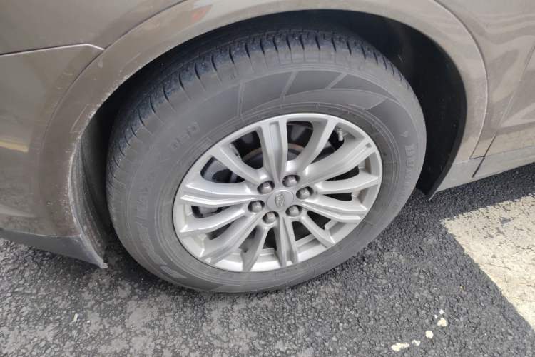 Used Cadillac XT5 2016 25T Tech Edition Left Front Wheel Hub