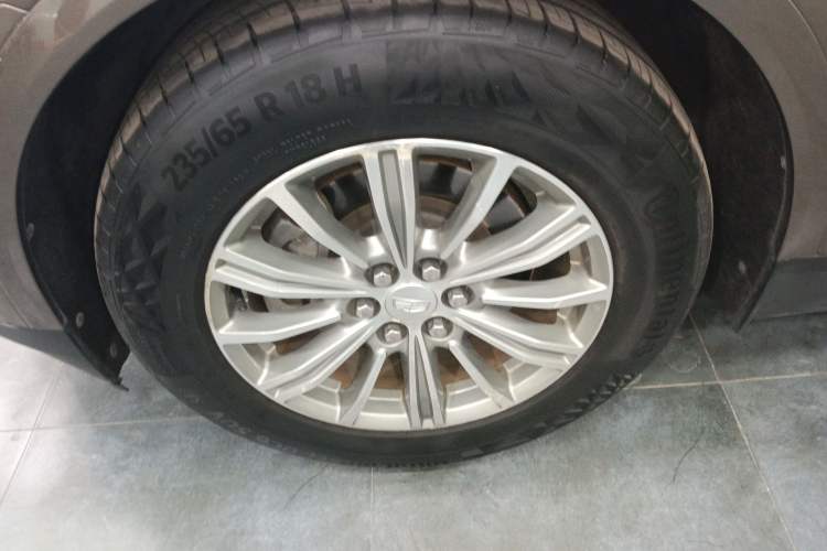 Used Cadillac XT5 2016 25T Luxury Model Left Front Wheel Hub