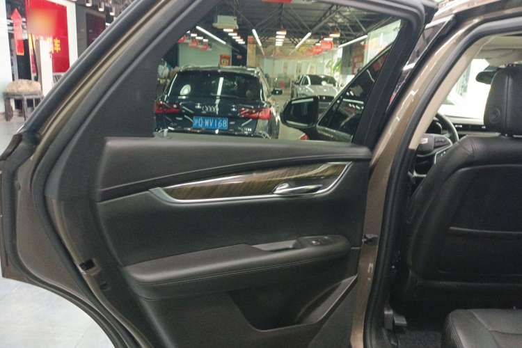 Used Cadillac XT5 2016 25T Luxury Model Left Rear Door Interior
