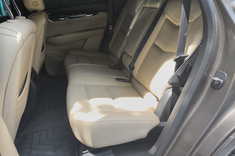 Used Cadillac XT5 2016 28T Four-Wheel Drive Tech Version Left Rear Seat