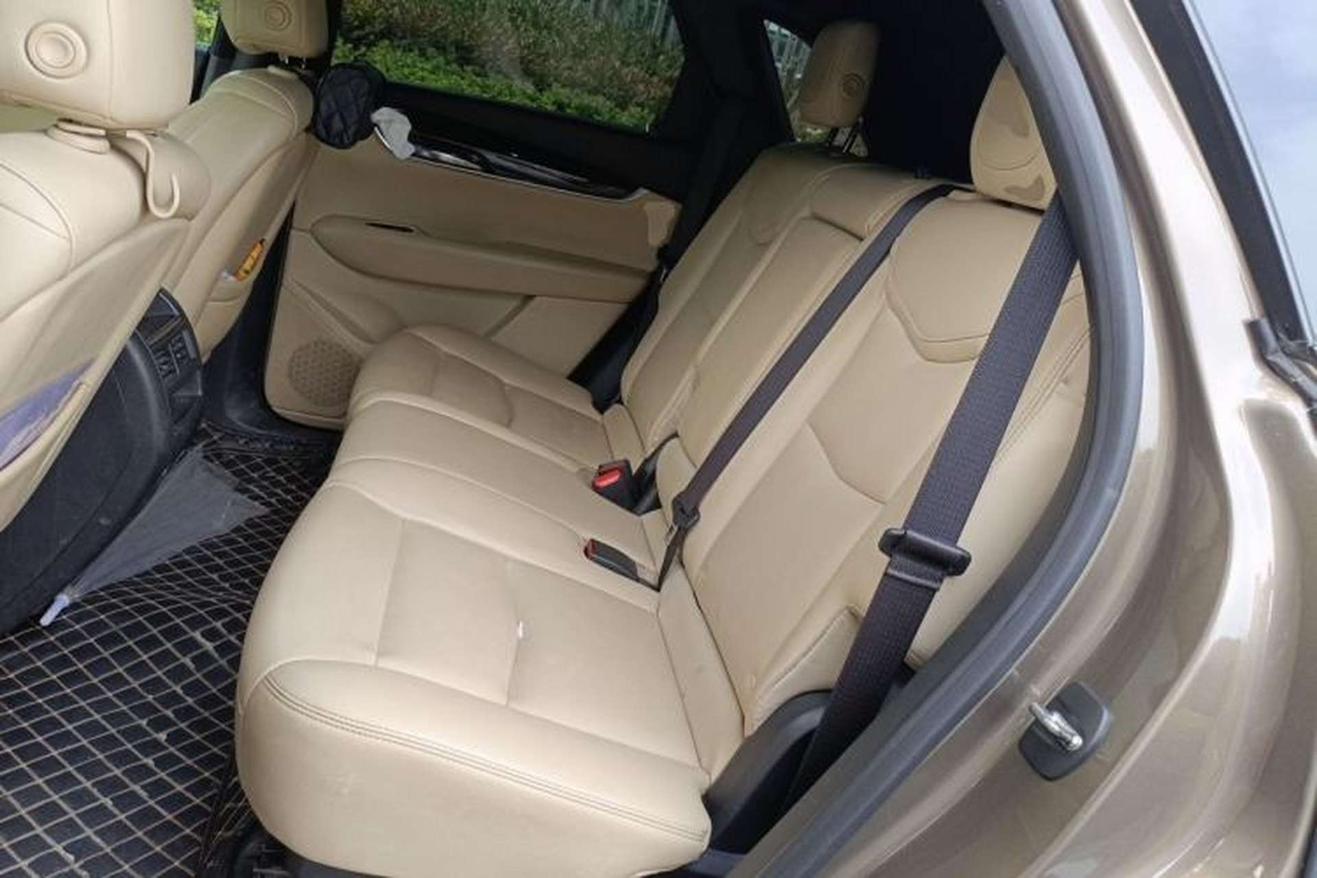 Used Cadillac XT5 2016 28T Four-Wheel Drive Tech Version Left Rear Seat