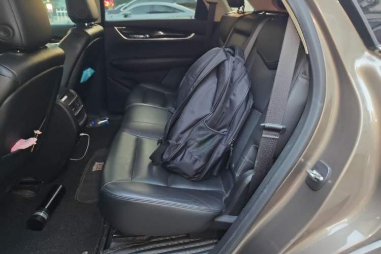 Used Cadillac XT5 2016 28T Four-Wheel Drive Luxury Model Left Rear Seat